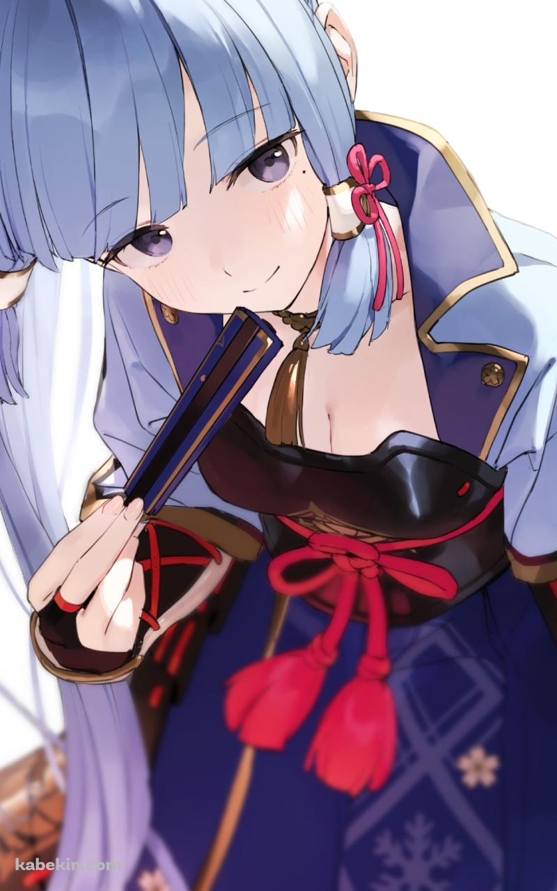 閉じた扇子を口元にあてる可愛い神里綾華 / 原神のAndroidの壁紙(800px x 1280px) スマホ用