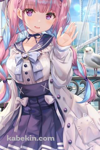 波止場でこちらに手を振る湊あくあ / 可愛い / 手摺にとまるカモメ / 帆船 / スカイツリー / ホロライブ / バーチャルYouTuber / VtuberのAndroidの壁紙(320px x 480px) スマホ用