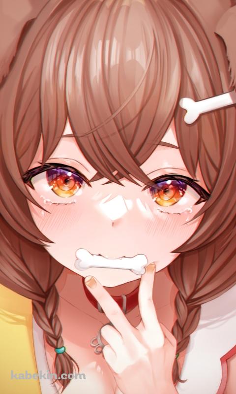 骨を咥えながらピースをする可愛い戌神ころね / ホロライブ / バーチャルYouTuberのAndroidの壁紙(480px x 800px) スマホ用