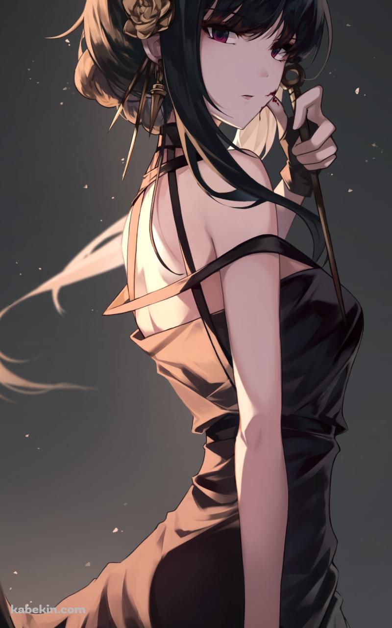 両手にスティレットを持ちこちらを振り返るヨル・フォージャー / スパイファミリーのAndroidの壁紙(800px x 1280px) スマホ用