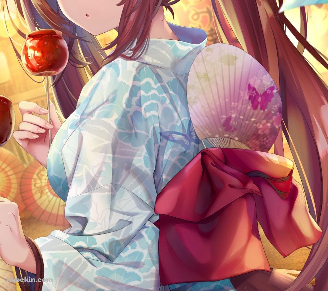 緑の浴衣を着てりんご飴を食べるダイワスカーレット / 可愛い / 祭 / 屋台 / ウマ娘のAndroidの壁紙(1080px x 960px) スマホ用