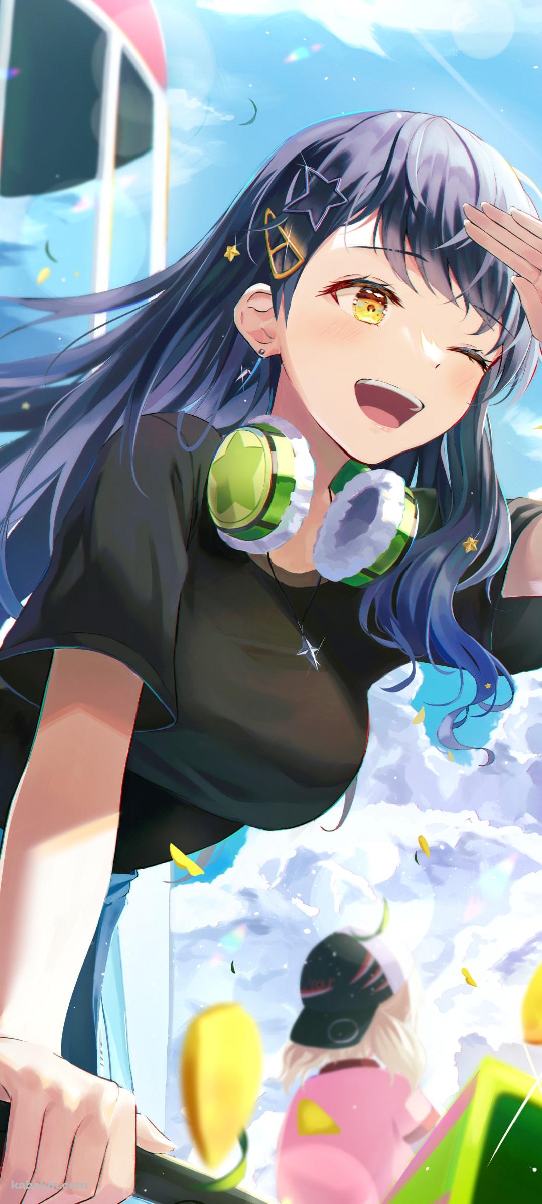遠くを見る白石杏 / 緑のヘッドフォン / 笑顔 / プロセカ / プロジェクトセカイのAndroidの壁紙(1080px x 2400px) スマホ用
