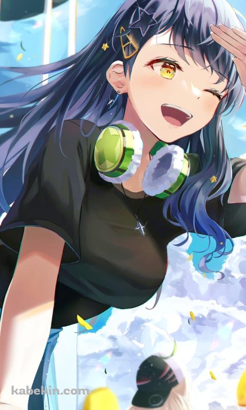 遠くを見る白石杏 / 緑のヘッドフォン / 笑顔 / プロセカ / プロジェクトセカイのAndroidの壁紙(480px x 800px) スマホ用