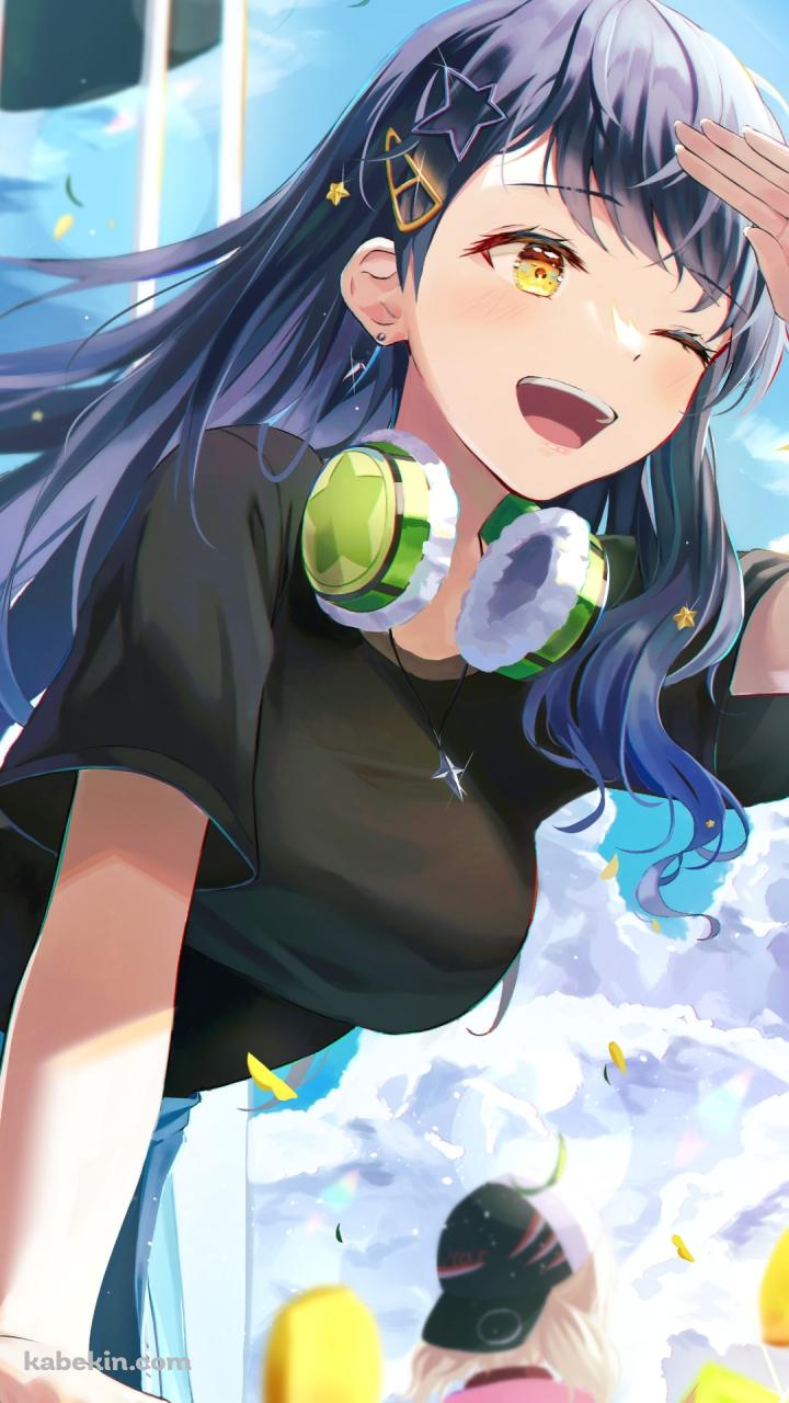 遠くを見る白石杏 / 緑のヘッドフォン / 笑顔 / プロセカ / プロジェクトセカイのAndroidの壁紙(720px x 1280px) スマホ用