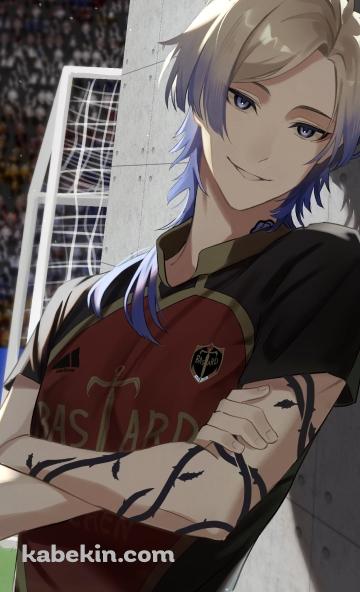 壁に寄りかかるかっこいいミヒャエル・カイザー / ブルーロックのAndroidの壁紙(360px x 592px) スマホ用