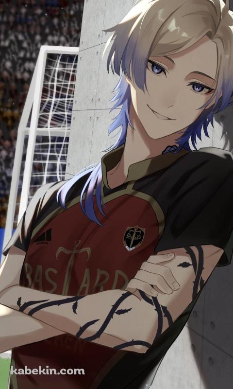 壁に寄りかかるかっこいいミヒャエル・カイザー / ブルーロックのAndroidの壁紙(480px x 800px) スマホ用