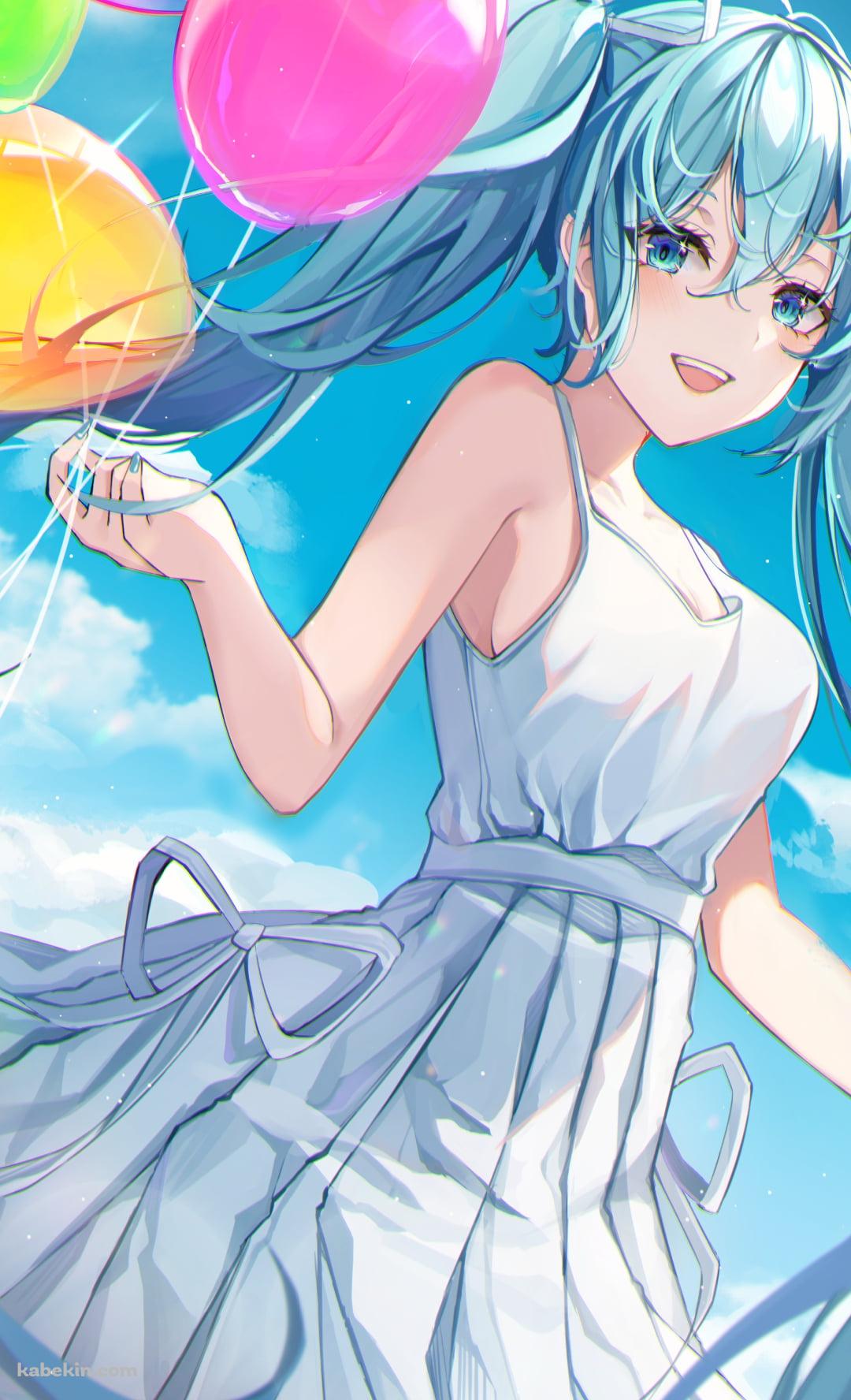 ピンク・紫・緑・黄色の鮮やかな風船を持つ白いドレスを着た笑顔の初音ミク / ボカロ / ボーカロイドのAndroidの壁紙(1080px x 1776px) スマホ用