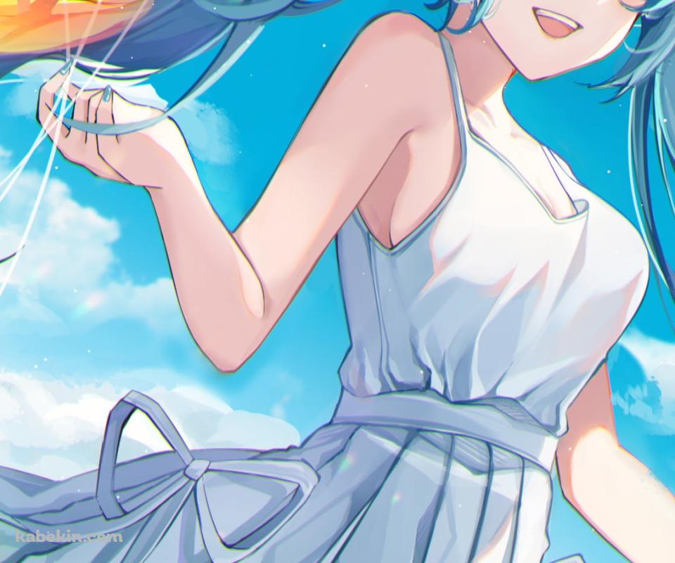 ピンク・紫・緑・黄色の鮮やかな風船を持つ白いドレスを着た笑顔の初音ミク / ボカロ / ボーカロイドのAndroidの壁紙(960px x 800px) スマホ用