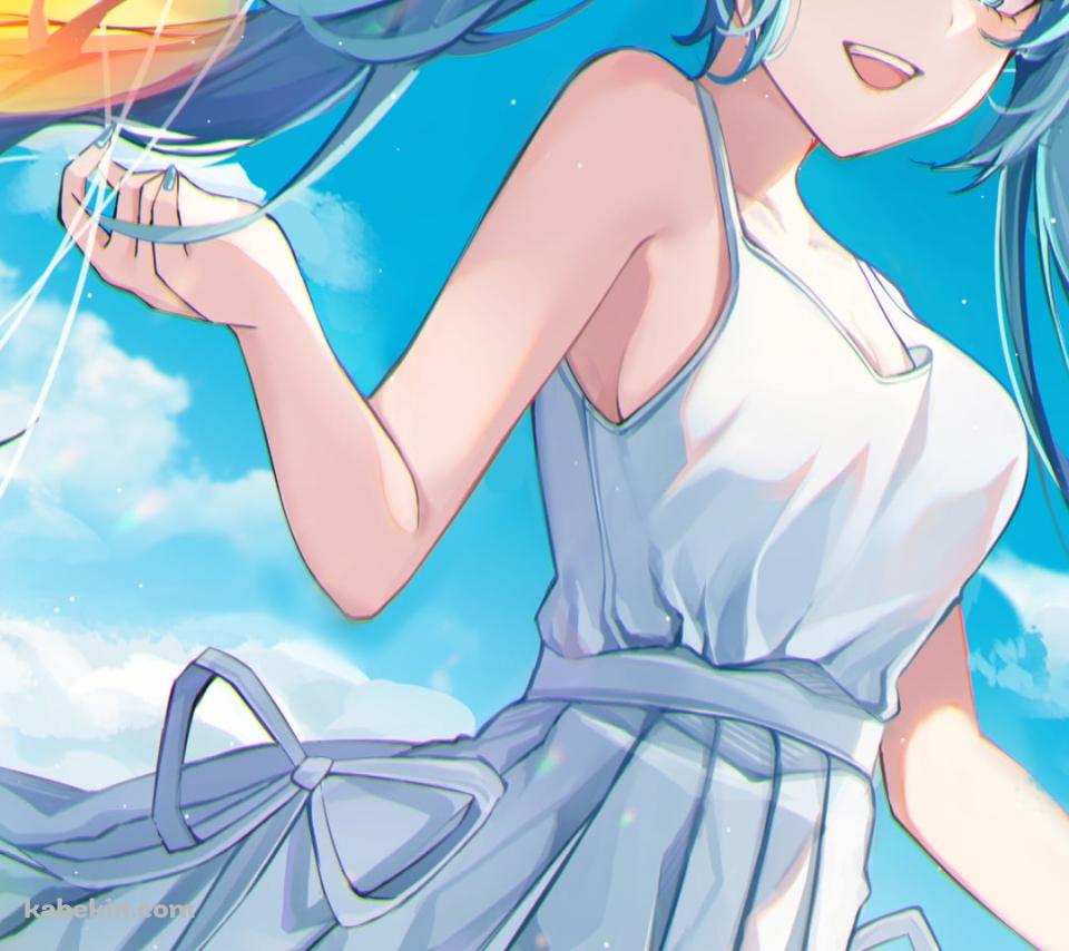 ピンク・紫・緑・黄色の鮮やかな風船を持つ白いドレスを着た笑顔の初音ミク / ボカロ / ボーカロイドのAndroidの壁紙(960px x 854px) スマホ用