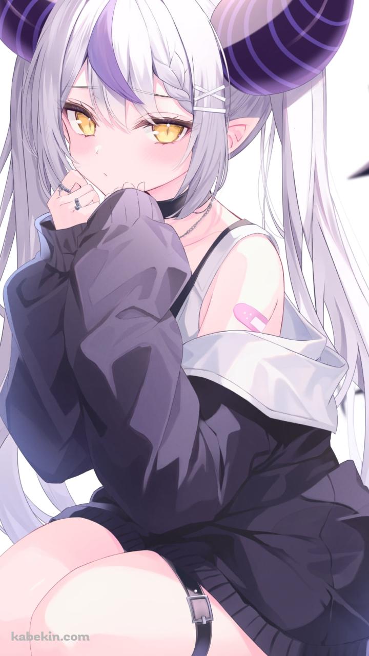 しゃがんでこちらを見る可愛いラプラス・ダークネス / ホロライブ / バーチャルYouTuber / VtuberのAndroidの壁紙(720px x 1280px) スマホ用