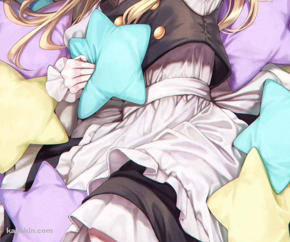 寝そべる霧雨魔理沙 / 黄色・緑・紫の星型のクッション / 東方のAndroidの壁紙(960px x 800px) スマホ用