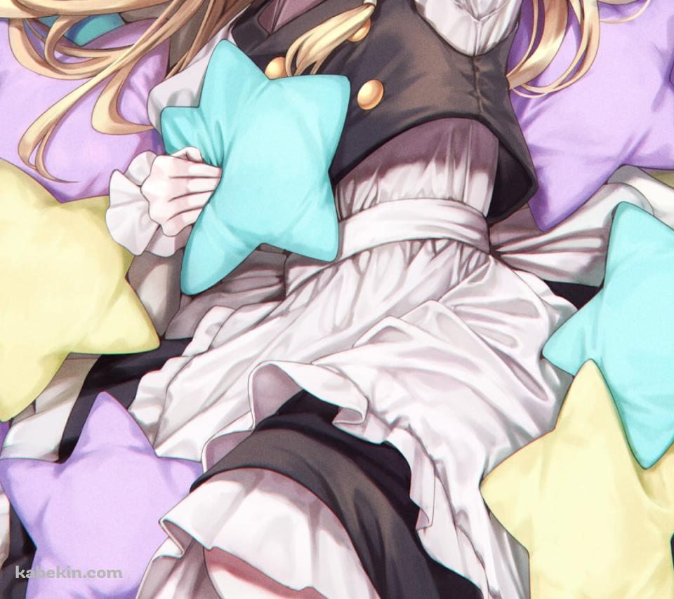 寝そべる霧雨魔理沙 / 黄色・緑・紫の星型のクッション / 東方のAndroidの壁紙(960px x 854px) スマホ用