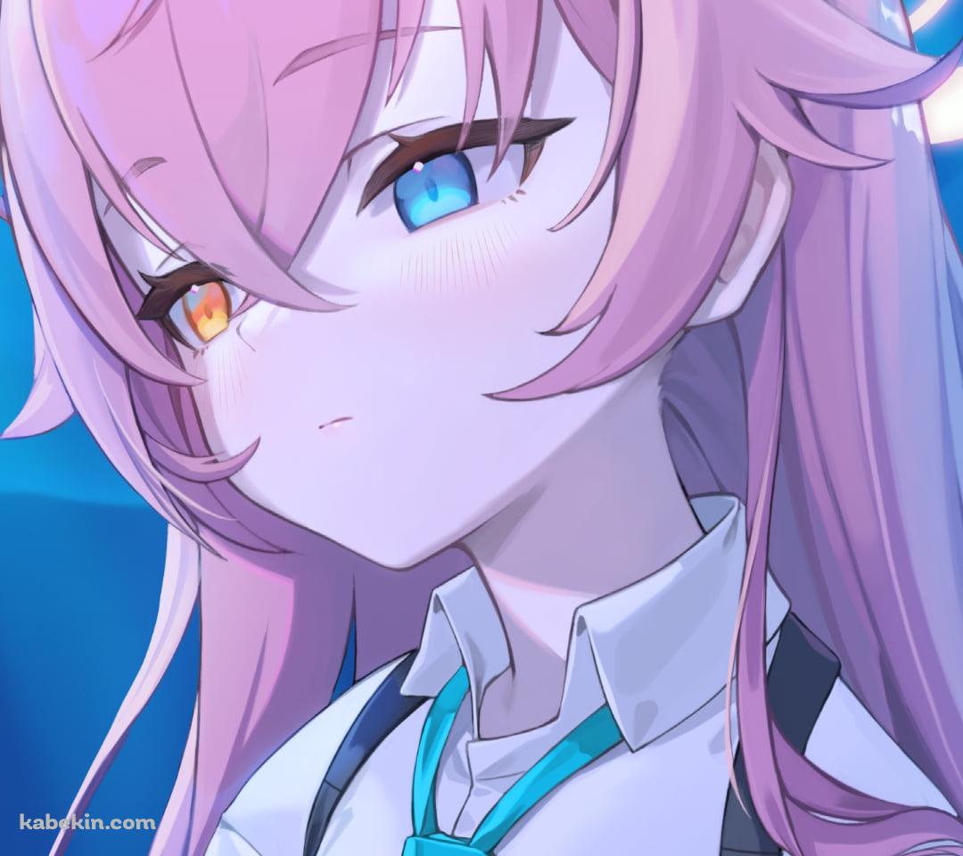 ボンヤリした表情の小鳥遊ホシノ / 水族館 / ジンベエザメ / ブルアカ / ブルーアーカイブのAndroidの壁紙(1080px x 960px) スマホ用