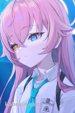 ボンヤリした表情の小鳥遊ホシノ / 水族館 / ジンベエザメ / ブルアカ / ブルーアーカイブのAndroidの壁紙(320px x 480px) スマホ用