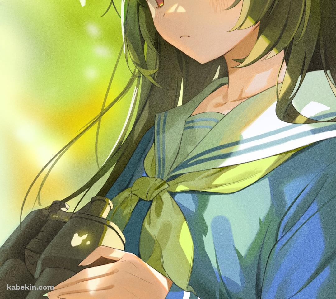 大きな双眼鏡を持ちこちらを見つめる霞沢ミユ / 緑の髪色 / ブルアカ / ブルーアーカイブのAndroidの壁紙(1080px x 960px) スマホ用