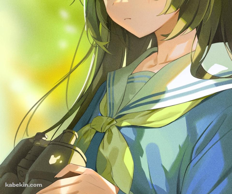 大きな双眼鏡を持ちこちらを見つめる霞沢ミユ / 緑の髪色 / ブルアカ / ブルーアーカイブのAndroidの壁紙(960px x 800px) スマホ用