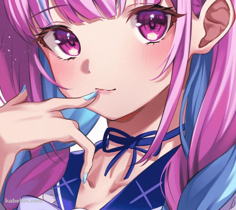 右手の人差し指を口元にあてる可愛い湊あくあ / ピンクと水色の髪 / ホロライブ / バーチャルYouTuber / VtuberのAndroidの壁紙(960px x 854px) スマホ用