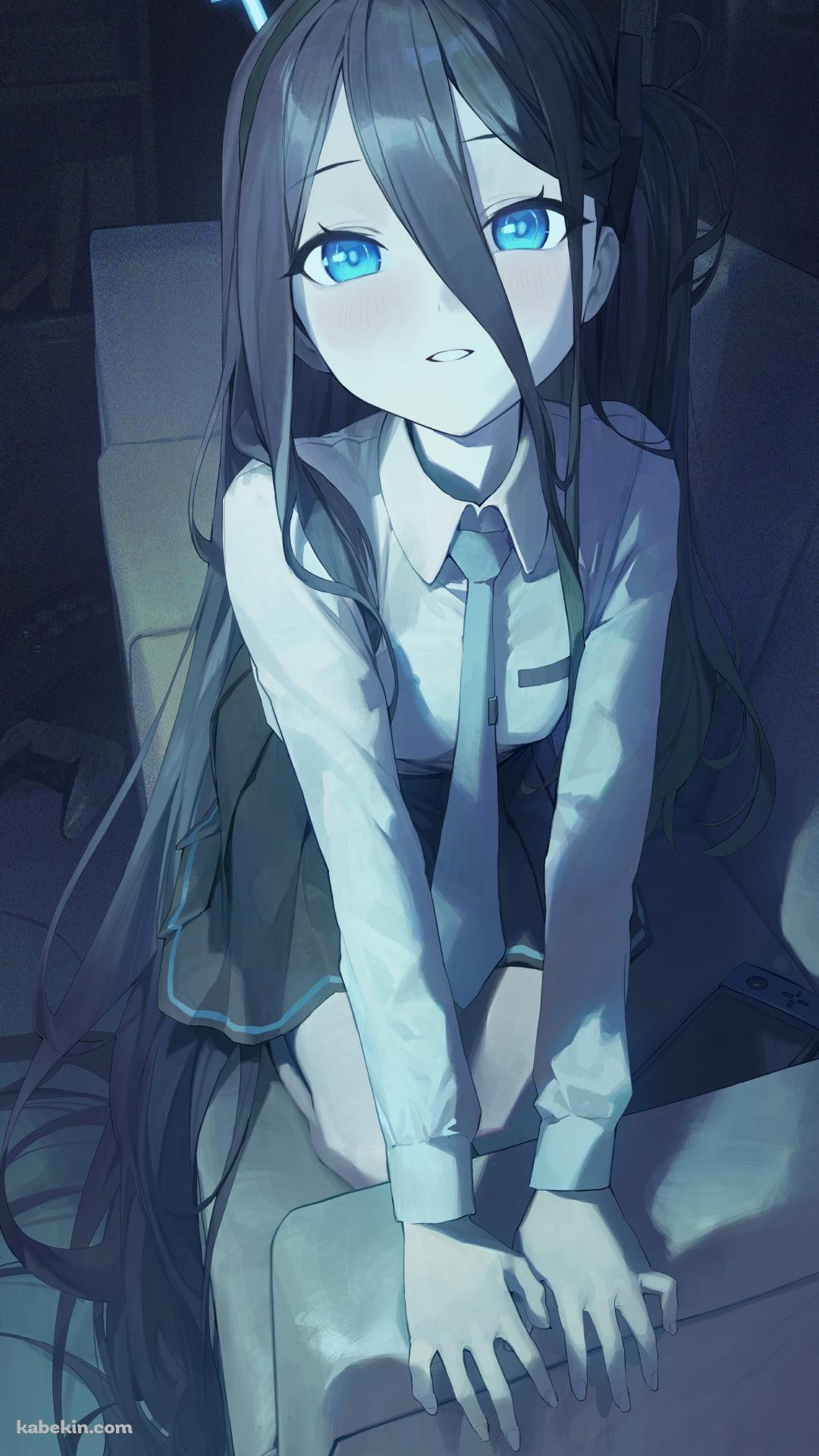 ソファに手をつき笑う天童アリス (てんどうありす) / ブルアカ / ブルーアーカイブのAndroidの壁紙(1080px x 1920px) スマホ用