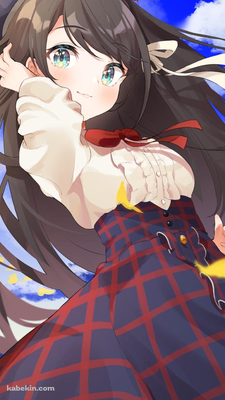青空の下で笑顔の大空スバル / ロングヘア― / 黄色い花びら / ホロライブ / バーチャルYouTuber / VtuberのAndroidの壁紙(720px x 1280px) スマホ用