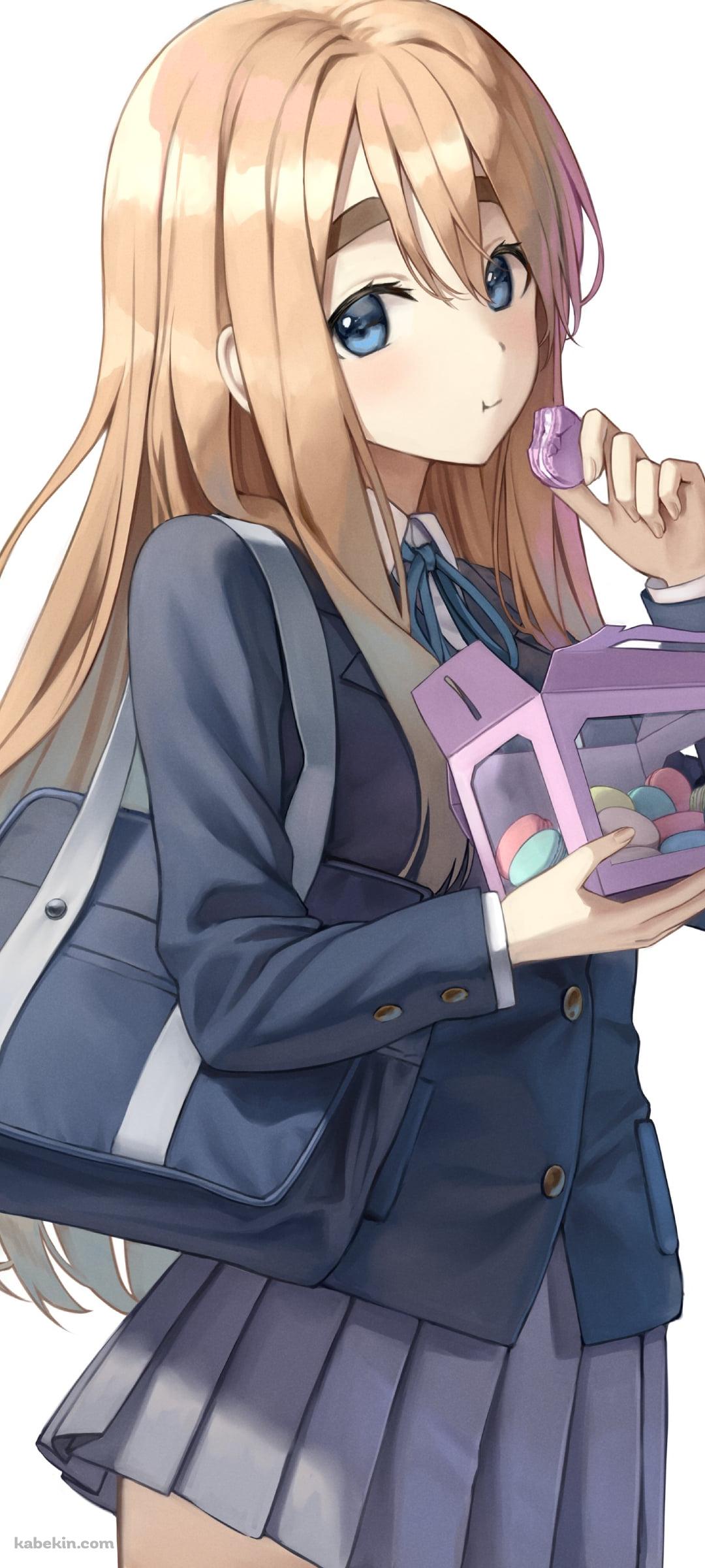 カラフルなマカロンを食べる制服姿の可愛い琴吹紬(ことぶき つむぎ) / けいおん!のAndroidの壁紙(1080px x 2400px) スマホ用