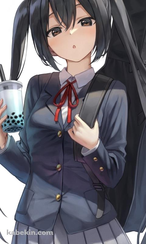 タピオカジュースを持つ制服姿の可愛い中野梓（なかの あずさ） / けいおん!のAndroidの壁紙(480px x 800px) スマホ用