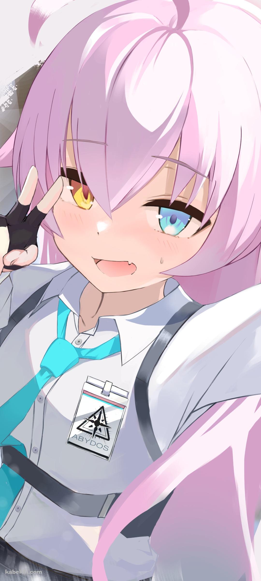 セルフィーを撮る小鳥遊ホシノ / ブルアカ / ブルーアーカイブのAndroidの壁紙(1080px x 2400px) スマホ用