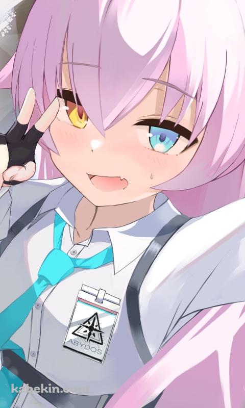 セルフィーを撮る小鳥遊ホシノ / ブルアカ / ブルーアーカイブのAndroidの壁紙(480px x 800px) スマホ用