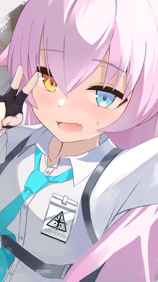 セルフィーを撮る小鳥遊ホシノ / ブルアカ / ブルーアーカイブのAndroidの壁紙(540px x 960px) スマホ用