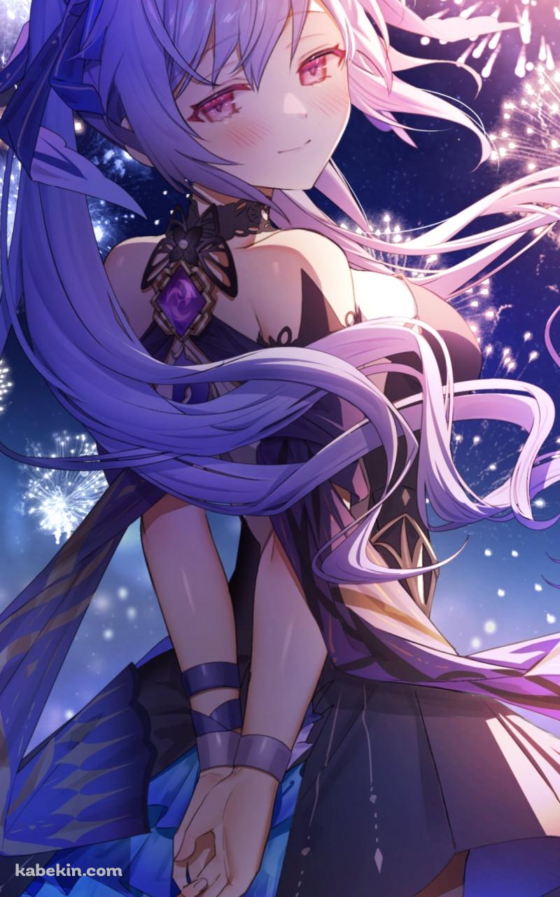 綺麗な花火と手を後ろに組んでこちらに振り向く刻晴 / 原神のAndroidの壁紙(800px x 1280px) スマホ用