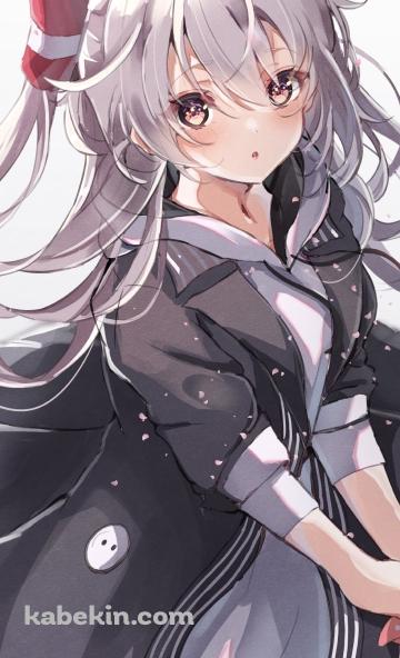 ピンクの花びらが舞う中でこちらを見つめる可愛い天津風（あまつかぜ） / 艦隊これくしょんのAndroidの壁紙(360px x 592px) スマホ用