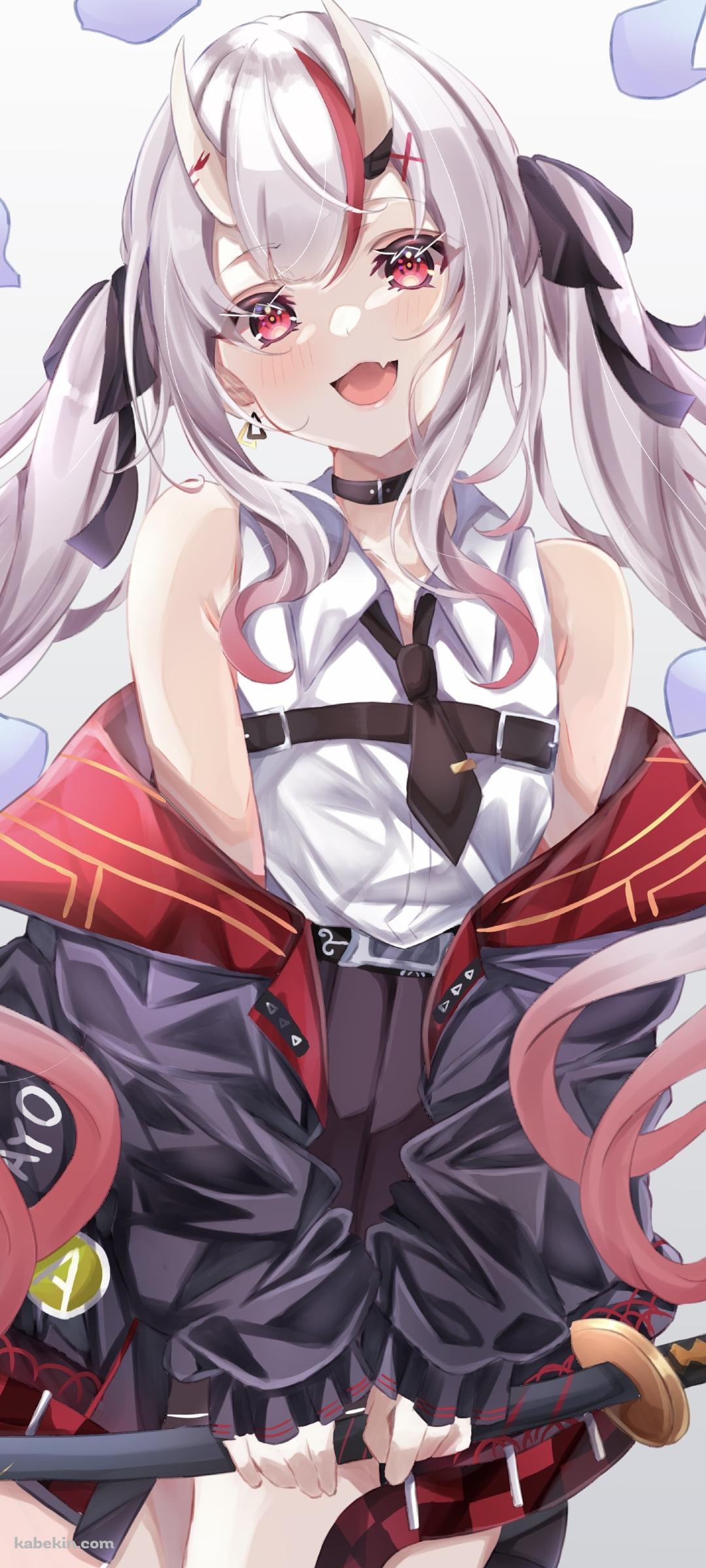 黒い刀を両手で持ち笑顔の百鬼あやめ / ホロライブ / バーチャルYouTuber / VtuberのAndroidの壁紙(1080px x 2400px) スマホ用