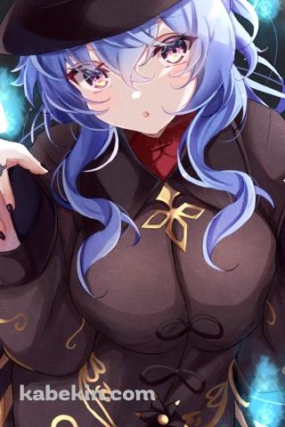 胡桃の衣装を着て両手でポーズをとる可愛い甘雨 / 怒っているお化け / 笑っているお化け / 原神のAndroidの壁紙(320px x 480px) スマホ用
