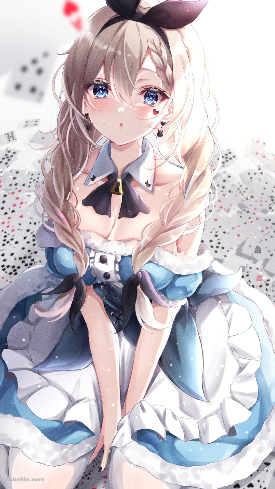 大量のトランプの上に座る可愛いアリス / 不思議の国のアリスのAndroidの壁紙(1080px x 1920px) スマホ用