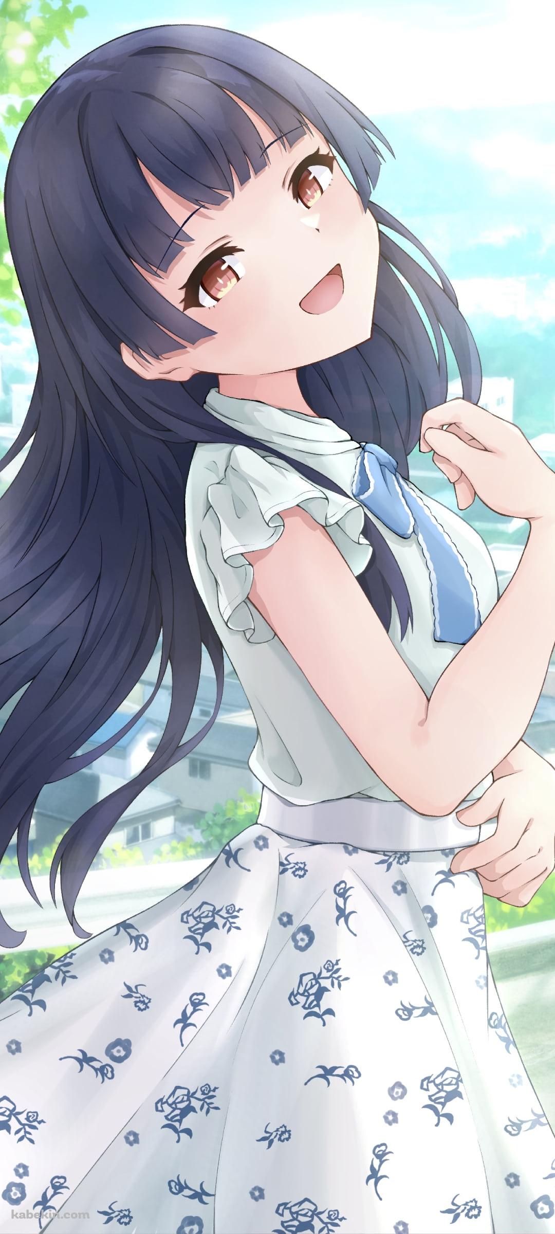 笑顔の白い洋服を着た黛冬優子 (まゆずみ ふゆこ) / アイドルマスターシャイニーカラーズのAndroidの壁紙(1080px x 2400px) スマホ用
