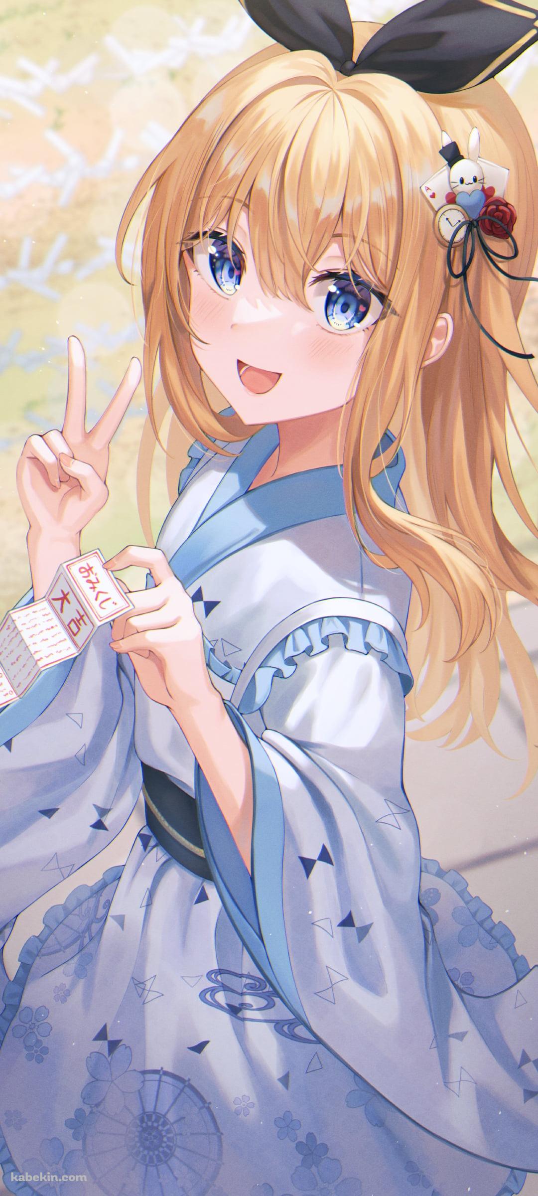 大吉のおみくじを引き笑顔でピースをするアリス / ホワイト・ラビット / 不思議の国のアリスのAndroidの壁紙(1080px x 2400px) スマホ用