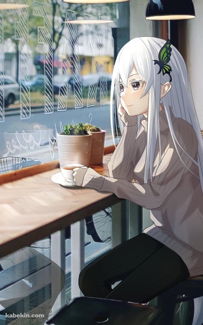 カフェでリラックスして外を眺めるエキドナ / 可愛い / 白い髪色 / re:ゼロから始める異世界生活のAndroidの壁紙(800px x 1280px) スマホ用