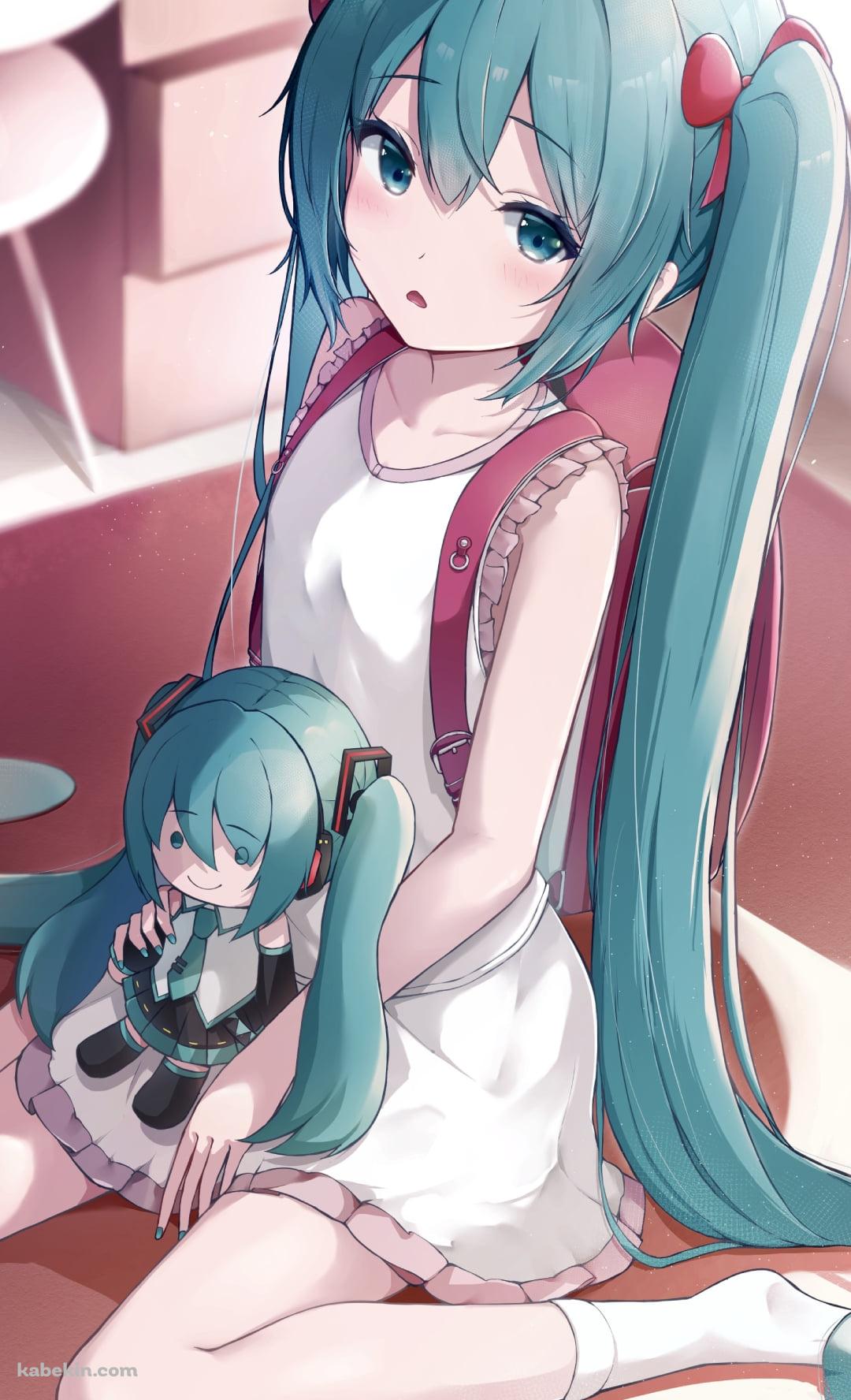 初音ミクの人形を抱えるピンクのランドセルを背負った初音ミク / ボカロ / ボーカロイドのAndroidの壁紙(1080px x 1776px) スマホ用
