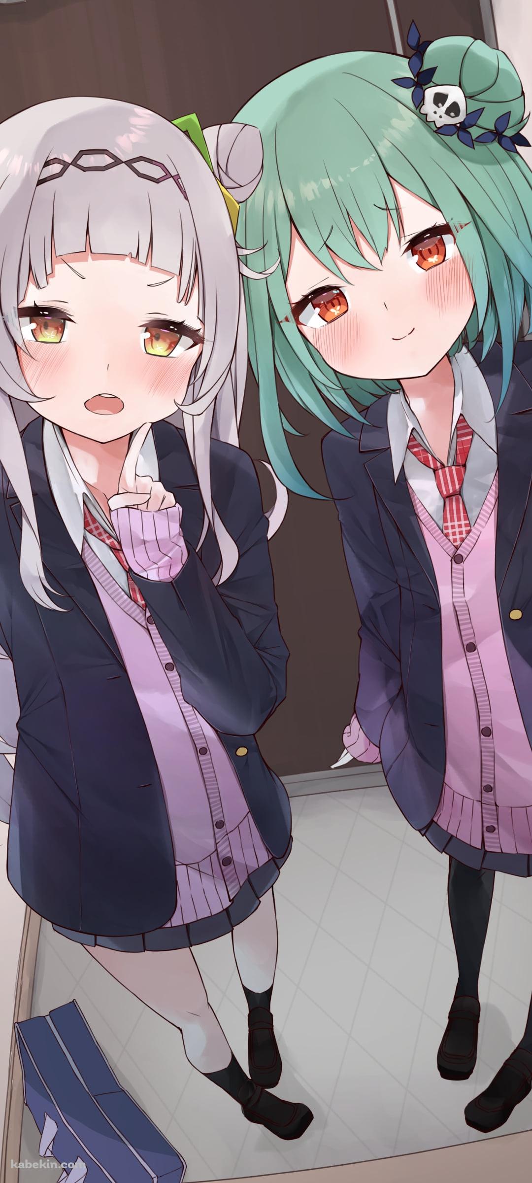 玄関で並んで立っている潤羽るしあと紫咲シオン / ホロライブ / バーチャルYouTuber / VtuberのAndroidの壁紙(1080px x 2400px) スマホ用