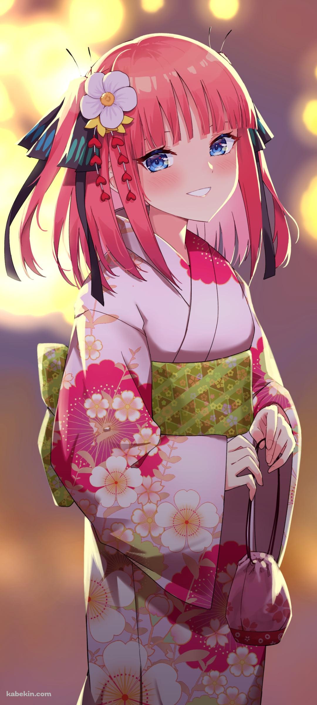 ピンクの花柄の着物を着た可愛い中野二乃 / 緑の帯 / 五等分の花嫁のAndroidの壁紙(1080px x 2400px) スマホ用