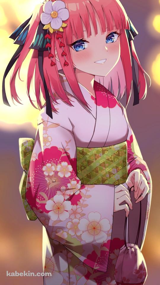 ピンクの花柄の着物を着た可愛い中野二乃 / 緑の帯 / 五等分の花嫁のAndroidの壁紙(540px x 960px) スマホ用