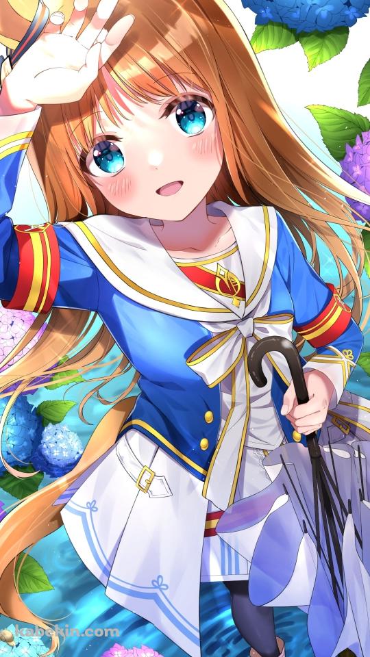 雨上がり、傘を閉じて空を見上げるグラスワンダー / 青・紫のアジサイ / ウマ娘プリティーダービーのAndroidの壁紙(540px x 960px) スマホ用