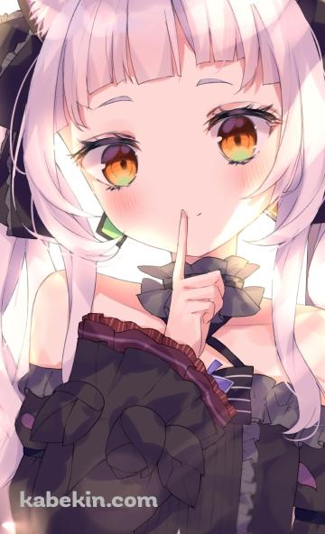 「静かに」というポーズをする黒いドレスを着た可愛い紫咲シオン / ホロライブ / バーチャルYouTuber / VtuberのAndroidの壁紙(360px x 592px) スマホ用
