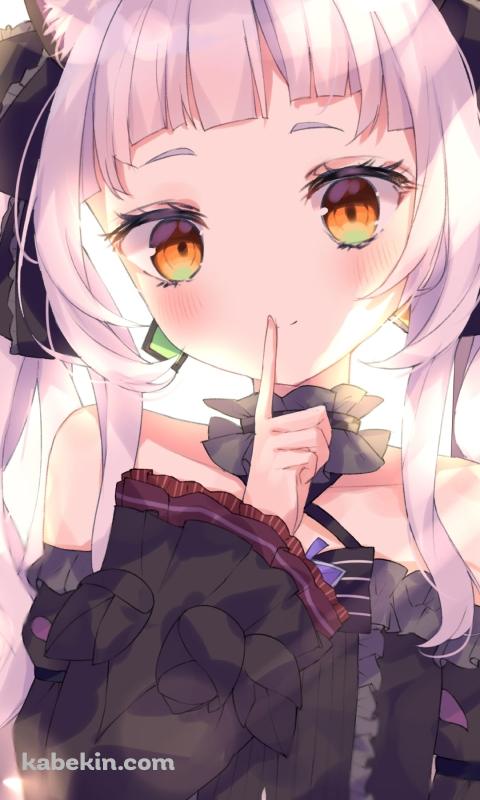 「静かに」というポーズをする黒いドレスを着た可愛い紫咲シオン / ホロライブ / バーチャルYouTuber / VtuberのAndroidの壁紙(480px x 800px) スマホ用