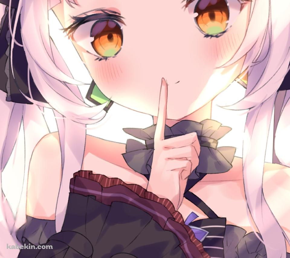 「静かに」というポーズをする黒いドレスを着た可愛い紫咲シオン / ホロライブ / バーチャルYouTuber / VtuberのAndroidの壁紙(960px x 854px) スマホ用