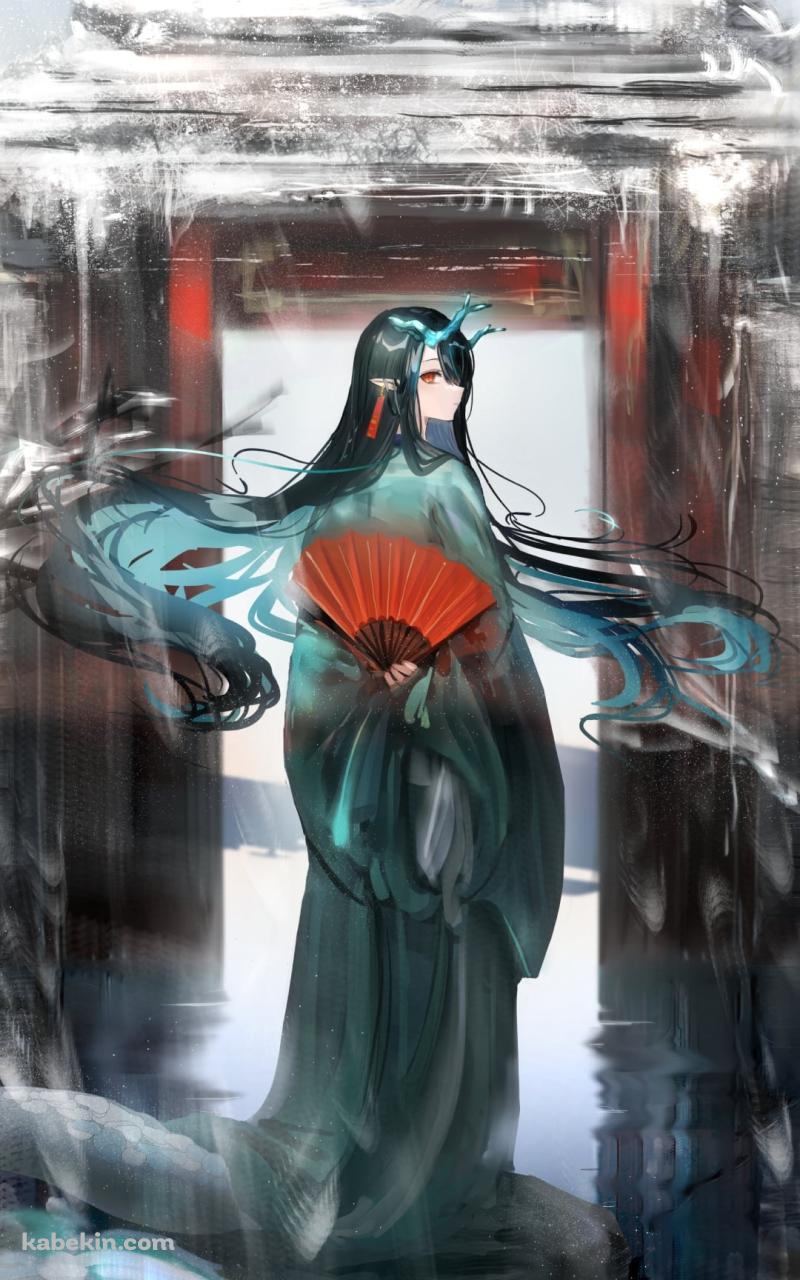 水彩で描いたような赤い扇を持ち振り向くシー / アークナイツのAndroidの壁紙(800px x 1280px) スマホ用
