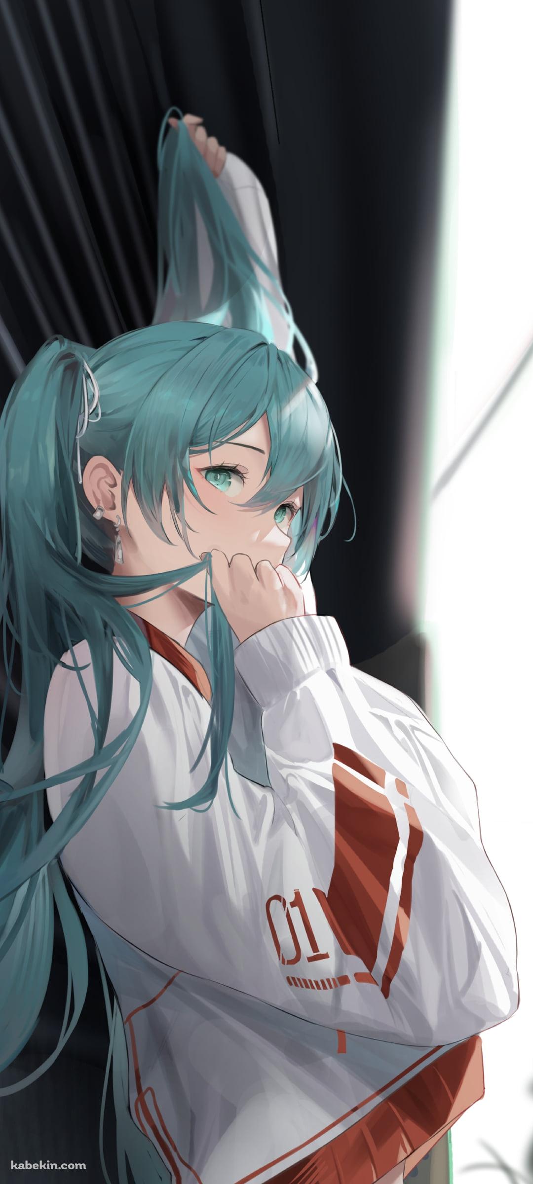 白と赤のジャンパーを着た初音ミク / ボカロ / ボーカロイドのAndroidの壁紙(1080px x 2400px) スマホ用