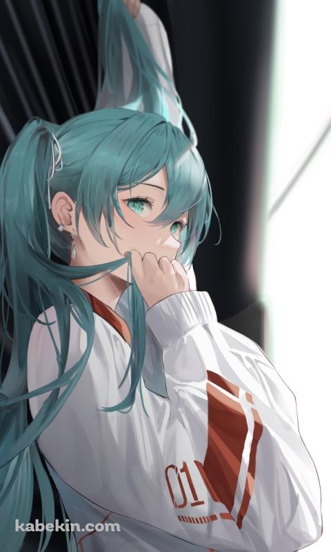 白と赤のジャンパーを着た初音ミク / ボカロ / ボーカロイドのAndroidの壁紙(480px x 800px) スマホ用