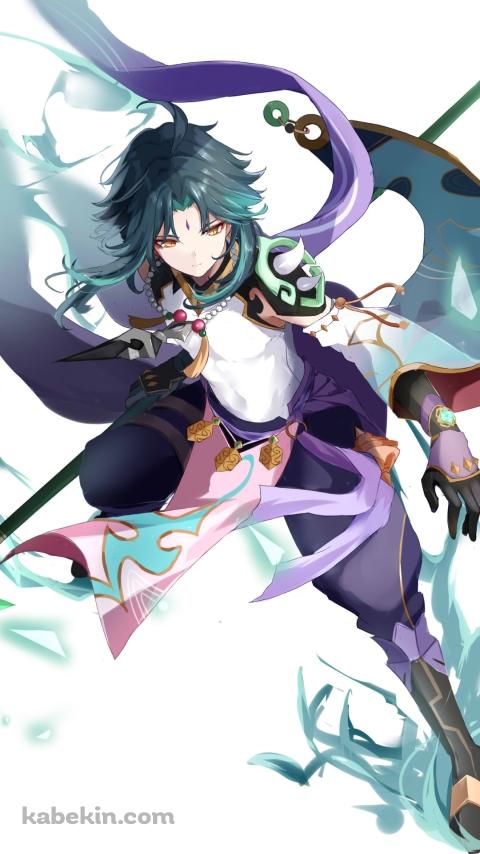 槍を持ち踏み込むかっこいい魈（しょう） / 原神のAndroidの壁紙(480px x 854px) スマホ用