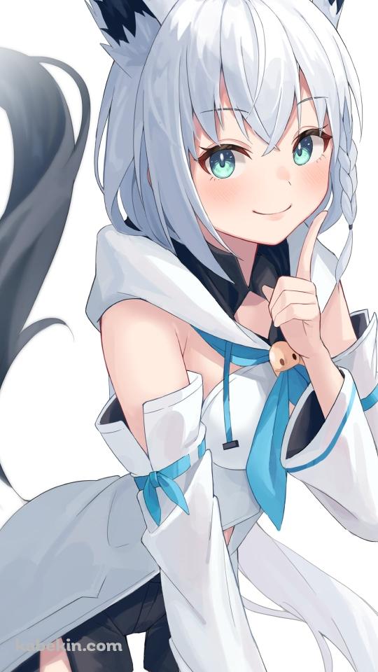 左手の人差し指を立てて笑顔の白上フブキ / ホロライブ / バーチャルYouTuber / VtuberのAndroidの壁紙(540px x 960px) スマホ用