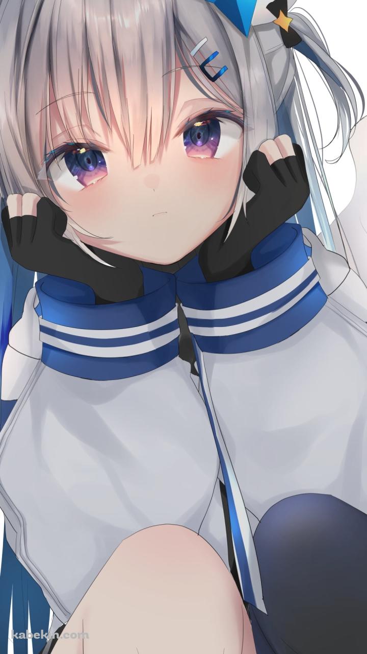 しゃがんで両手を顔にあててる天音かなた / ホロライブ / バーチャルYouTuber / VtuberのAndroidの壁紙(720px x 1280px) スマホ用